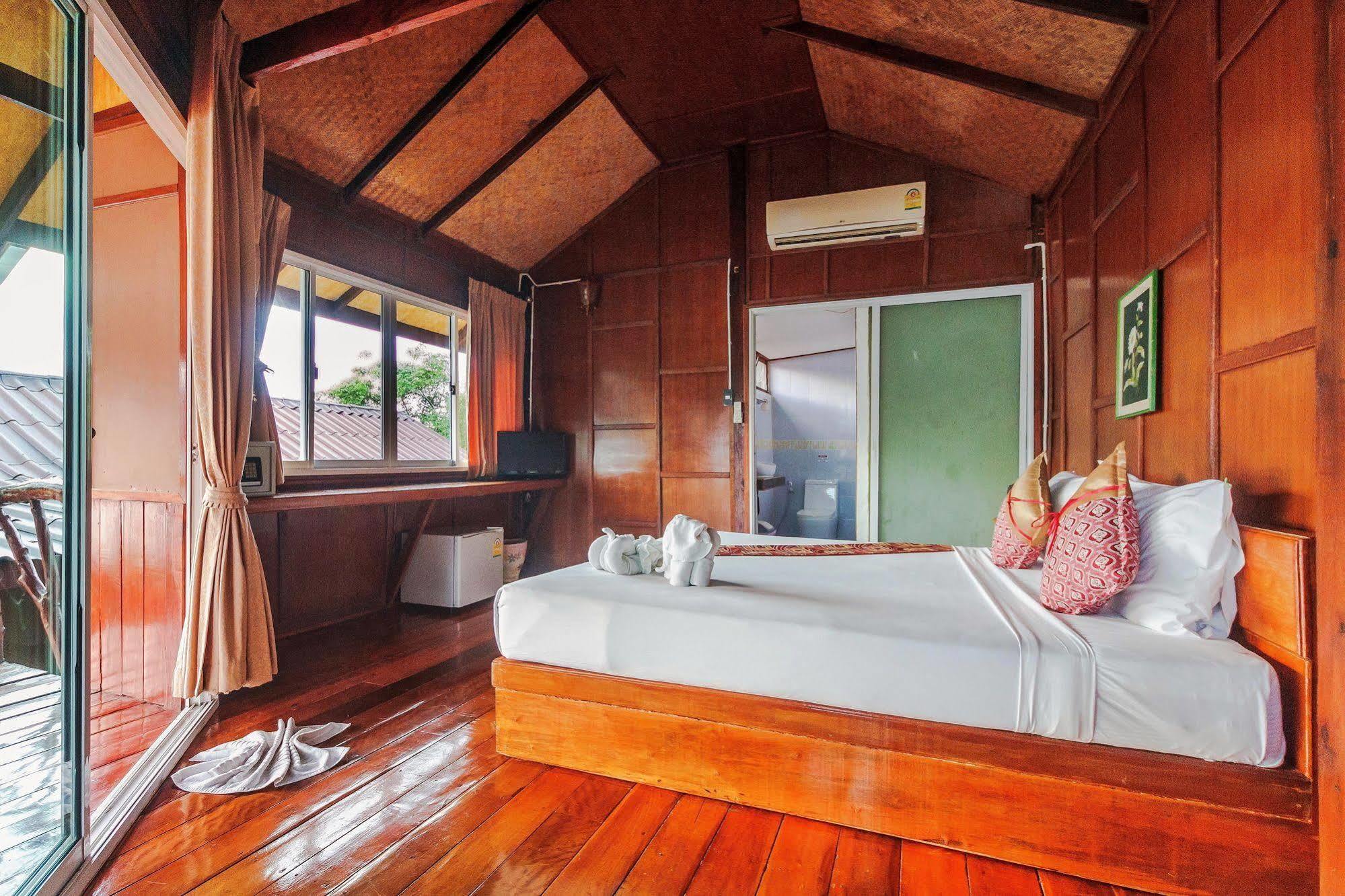 ภูพญา ซีวิว รีสอร์ท - เฉพาะผู้ใหญ่เท่านั้น เกาะพีพี ภายนอก รูปภาพ
